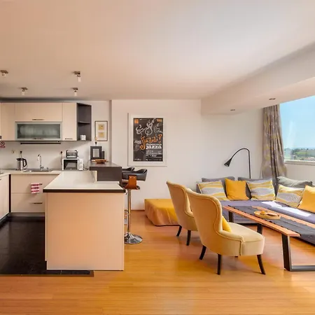 Anthea's Of Centre Penthouse