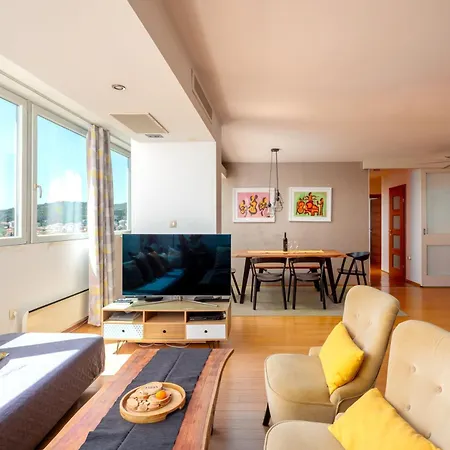 Anthea's Of Centre Penthouse Split