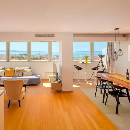 Anthea's Of Centre Penthouse Split