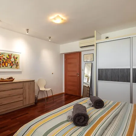 Anthea's Of Centre Penthouse *