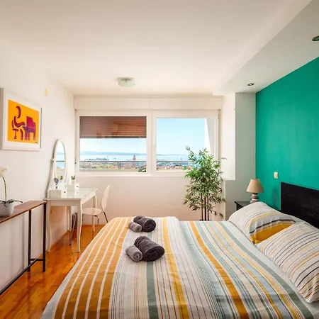 Anthea's Of Centre Penthouse Split